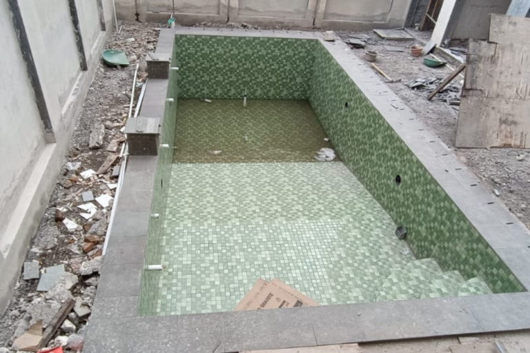 pembangunan kolam renang